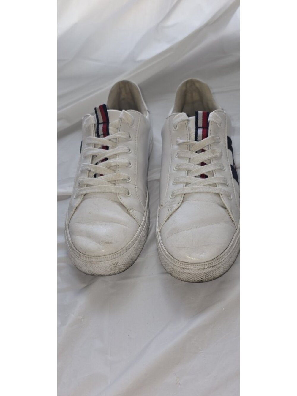 Tommy Hilfiger Women's White/Navy/Red Lace-Up Sneakers US 9.5 TWLARRIA-R